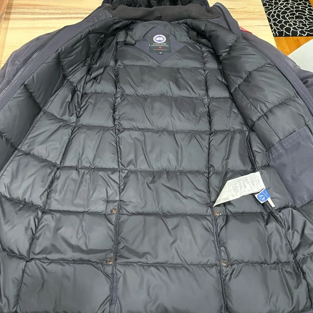 Canada Goose Navy Puffer Jacket - Picture 6 of 7
